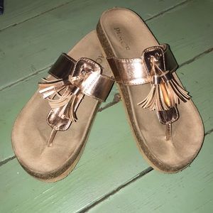 👱‍♀️ Rose gold flip-flops size -1